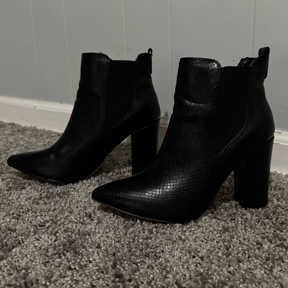Black boots - Picture 2 of 4